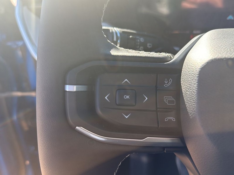 Jeep Cherokee Vehicle Full-screen Gallery Image 9