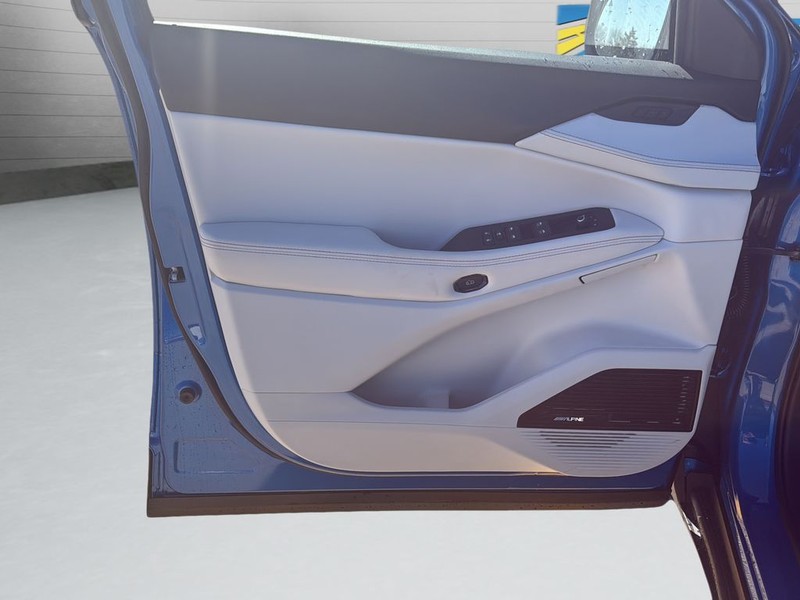 Jeep Cherokee Vehicle Full-screen Gallery Image 11