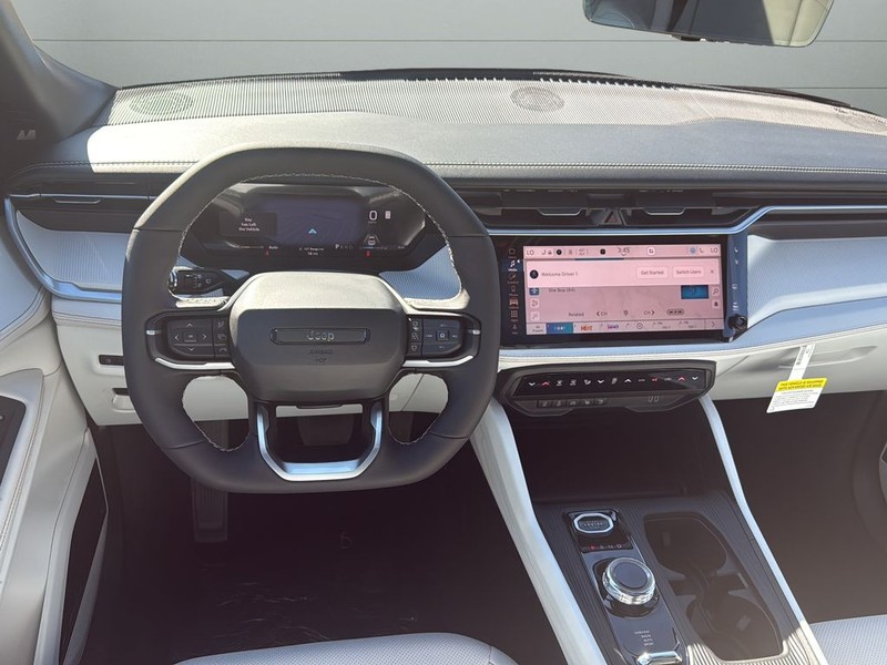 Jeep Cherokee Vehicle Full-screen Gallery Image 12