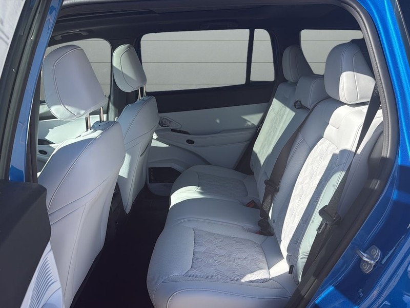 Jeep Cherokee Vehicle Full-screen Gallery Image 17