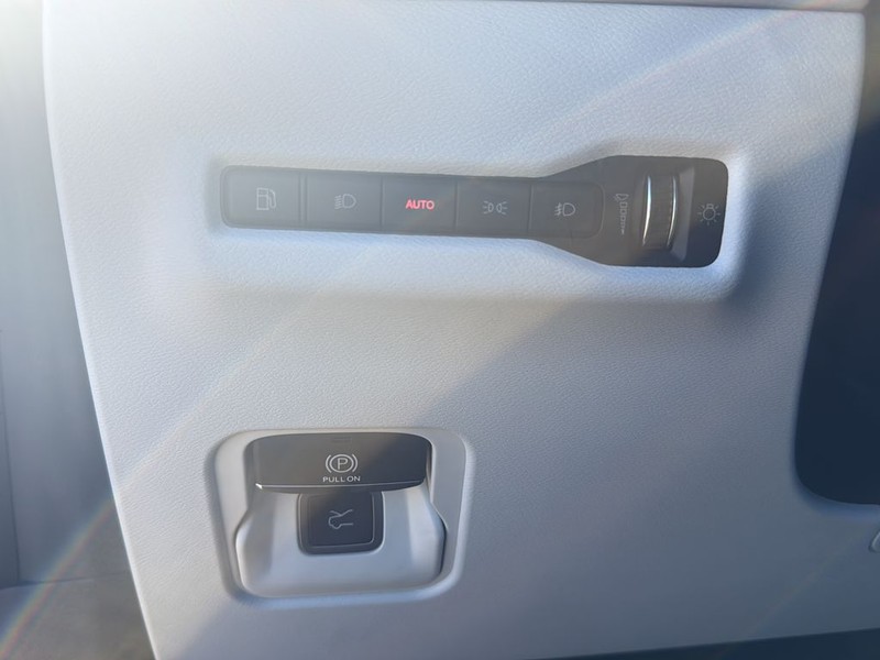 Jeep Cherokee Vehicle Full-screen Gallery Image 19