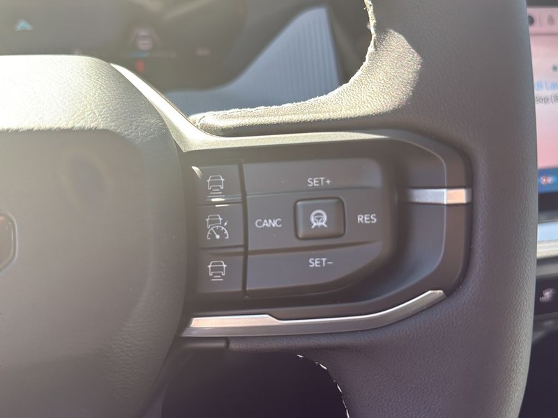 Jeep Cherokee Vehicle Full-screen Gallery Image 20