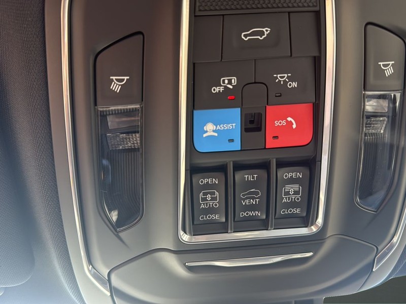 Jeep Cherokee Vehicle Full-screen Gallery Image 25