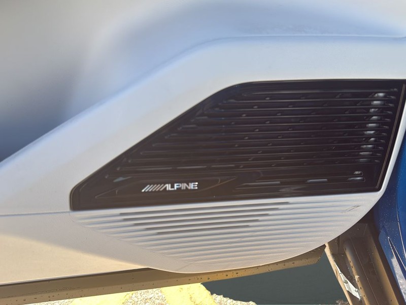 Jeep Cherokee Vehicle Full-screen Gallery Image 27