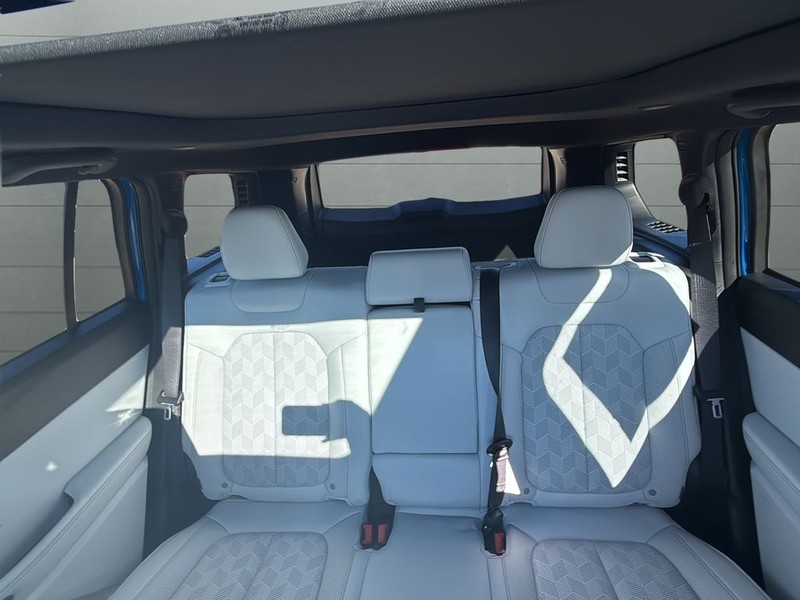 Jeep Cherokee Vehicle Full-screen Gallery Image 30