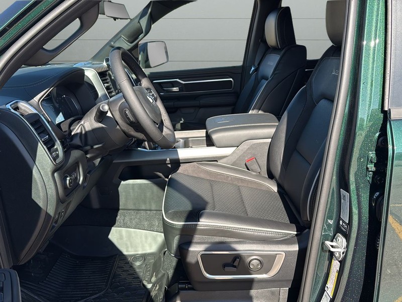 Ram 1500 Vehicle Full-screen Gallery Image 10