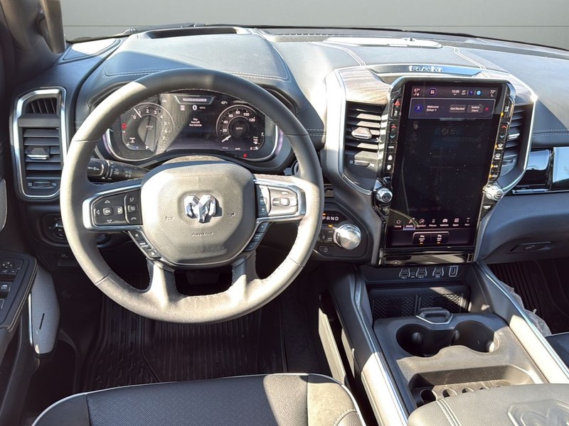 Ram 1500 Vehicle Full-screen Gallery Image 12