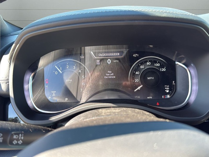 Ram 1500 Vehicle Full-screen Gallery Image 13