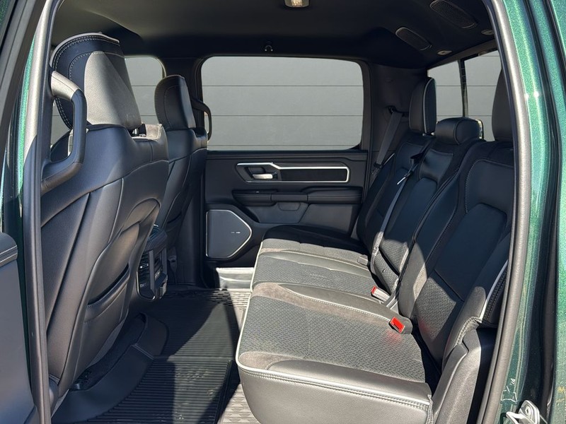 Ram 1500 Vehicle Full-screen Gallery Image 16