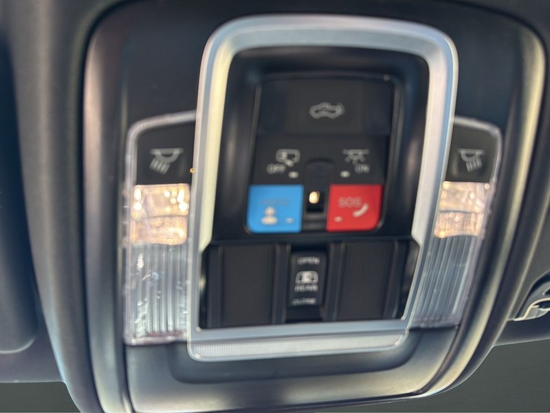 Ram 1500 Vehicle Full-screen Gallery Image 23