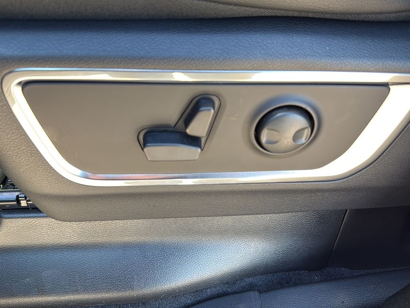 Ram 1500 Vehicle Full-screen Gallery Image 26