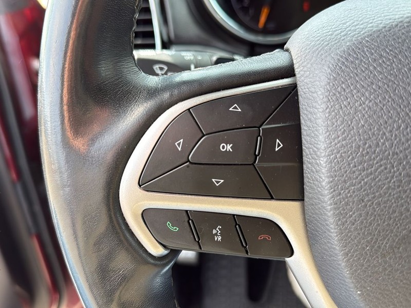 Jeep Grand Cherokee Vehicle Full-screen Gallery Image 9