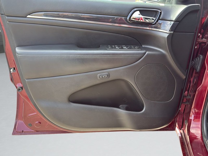 Jeep Grand Cherokee Vehicle Full-screen Gallery Image 11