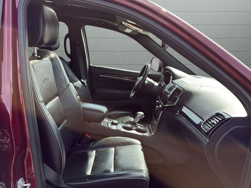 Jeep Grand Cherokee Vehicle Full-screen Gallery Image 15