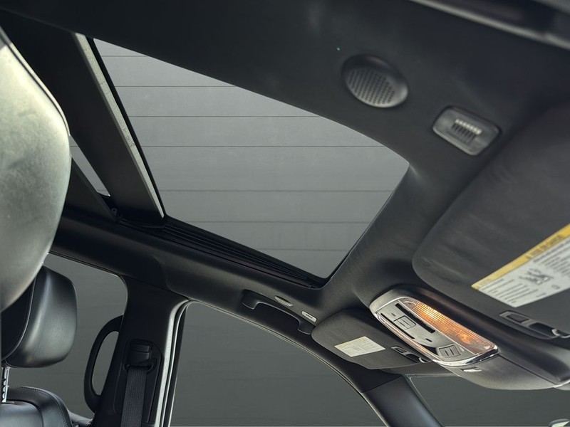 Jeep Grand Cherokee Vehicle Full-screen Gallery Image 16