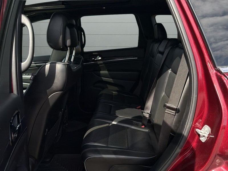 Jeep Grand Cherokee Vehicle Full-screen Gallery Image 17