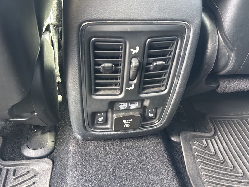 Jeep Grand Cherokee Vehicle Full-screen Gallery Image 18