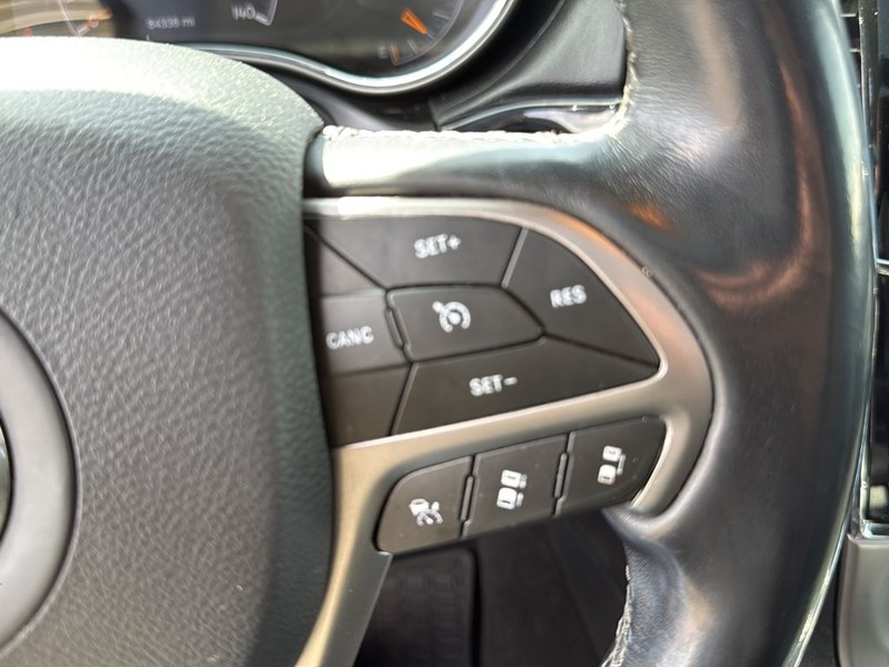 Jeep Grand Cherokee Vehicle Full-screen Gallery Image 20