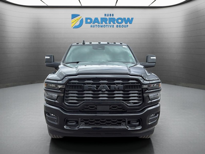 Ram 2500 Vehicle Full-screen Gallery Image 8
