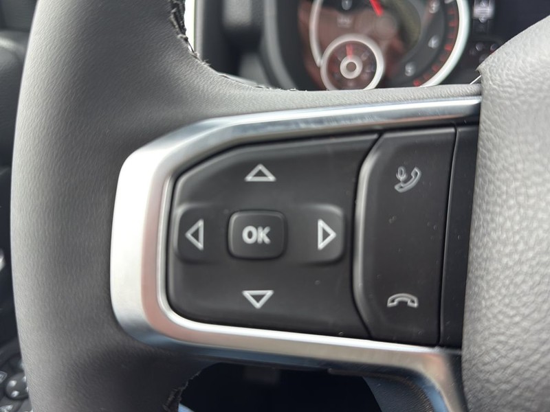 Ram 2500 Vehicle Full-screen Gallery Image 9