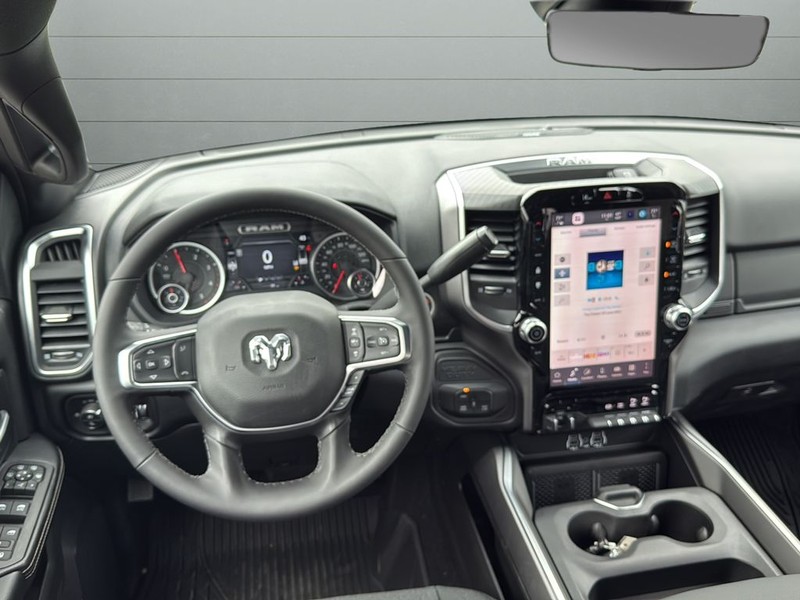 Ram 2500 Vehicle Full-screen Gallery Image 12