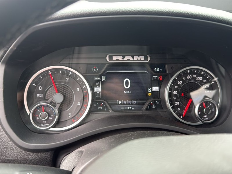 Ram 2500 Vehicle Full-screen Gallery Image 13