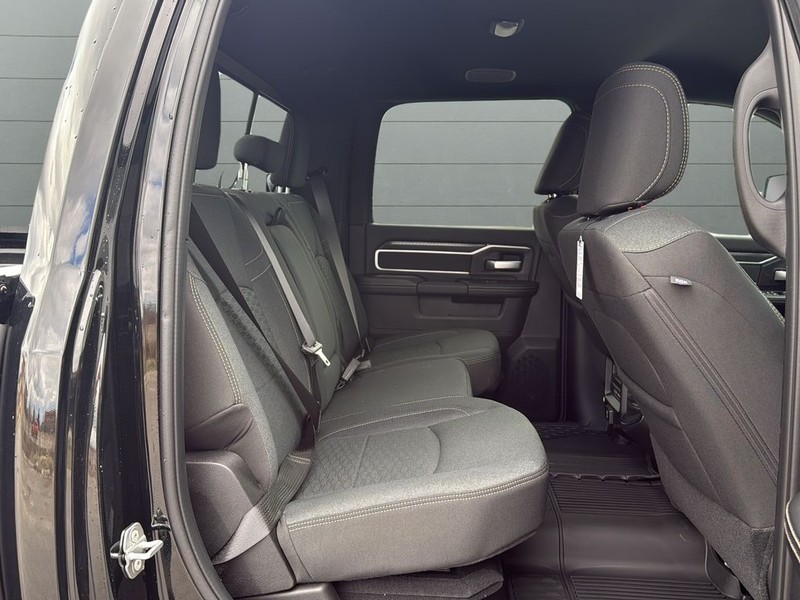 Ram 2500 Vehicle Full-screen Gallery Image 14