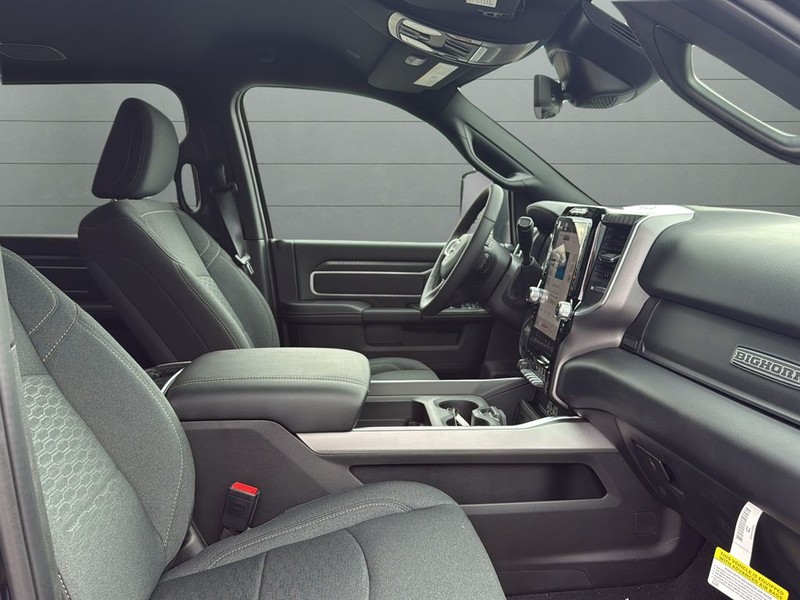 Ram 2500 Vehicle Full-screen Gallery Image 15