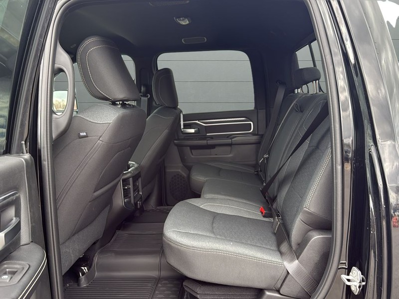 Ram 2500 Vehicle Full-screen Gallery Image 16