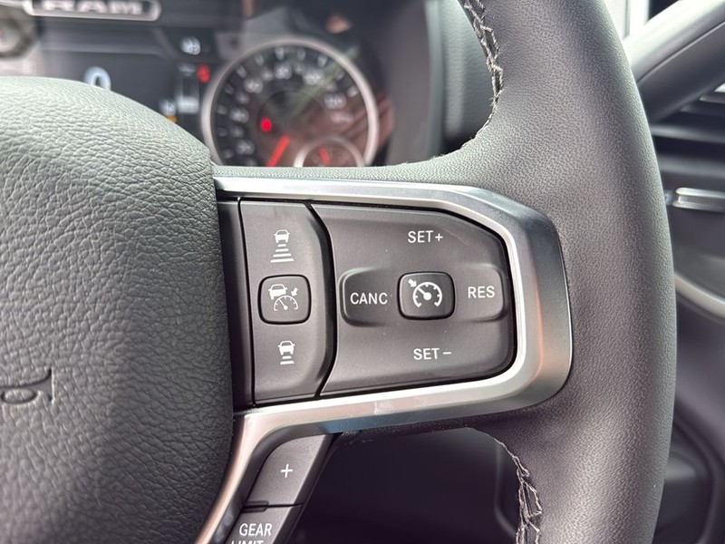 Ram 2500 Vehicle Full-screen Gallery Image 19