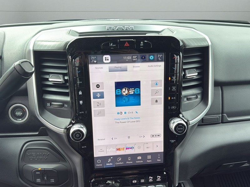 Ram 2500 Vehicle Full-screen Gallery Image 21