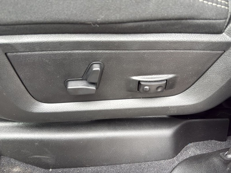 Ram 2500 Vehicle Full-screen Gallery Image 24