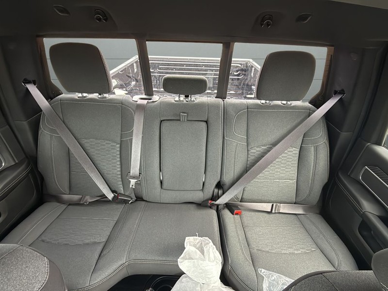Ram 2500 Vehicle Full-screen Gallery Image 26
