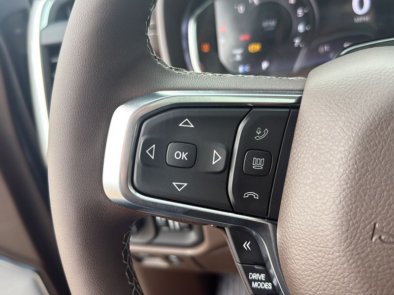 Ram 1500 Vehicle Full-screen Gallery Image 9