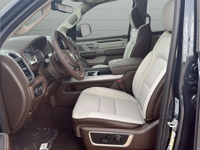 Ram 1500 Vehicle Full-screen Gallery Image 10