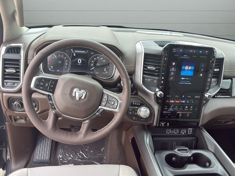 Ram 1500 Vehicle Full-screen Gallery Image 12