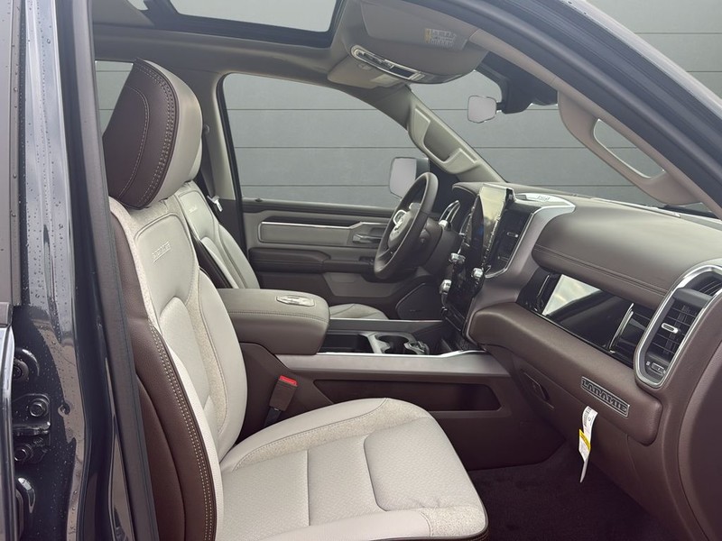 Ram 1500 Vehicle Full-screen Gallery Image 15