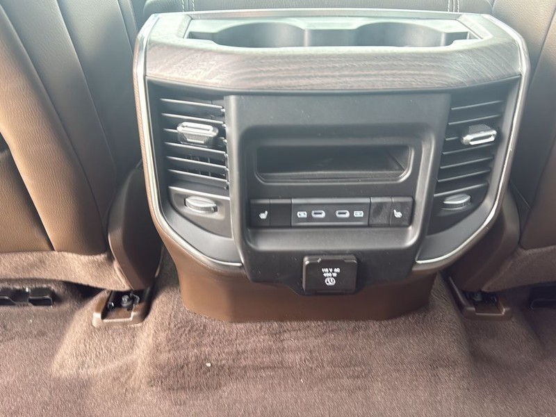 Ram 1500 Vehicle Full-screen Gallery Image 18