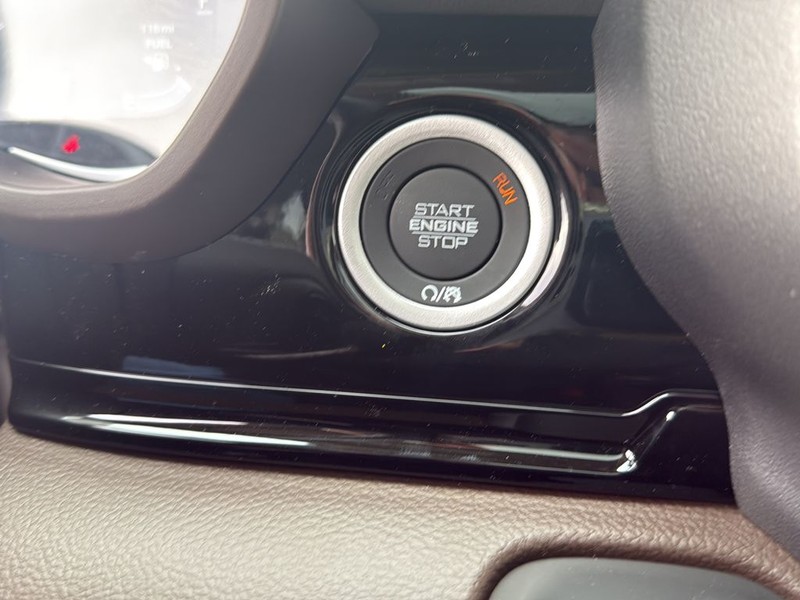 Ram 1500 Vehicle Full-screen Gallery Image 21