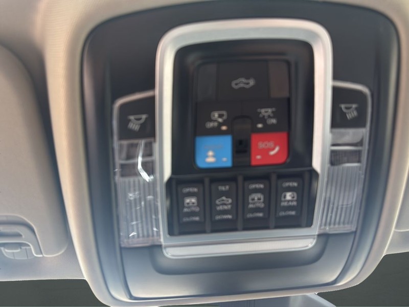 Ram 1500 Vehicle Full-screen Gallery Image 24