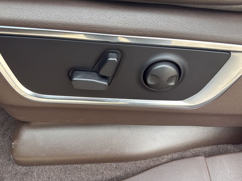 Ram 1500 Vehicle Full-screen Gallery Image 27