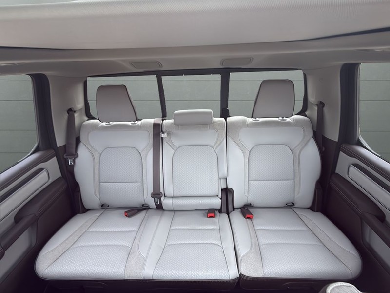 Ram 1500 Vehicle Full-screen Gallery Image 29