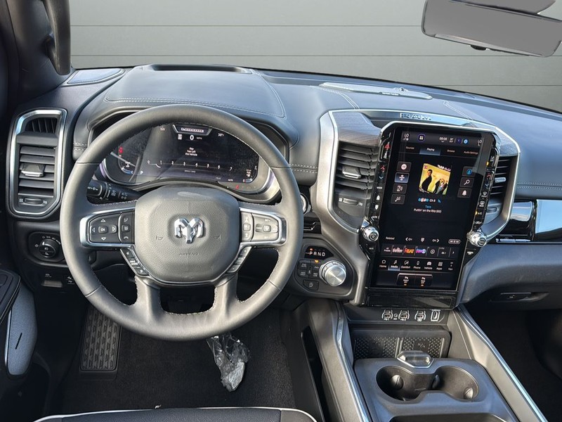 Ram 1500 Vehicle Full-screen Gallery Image 12