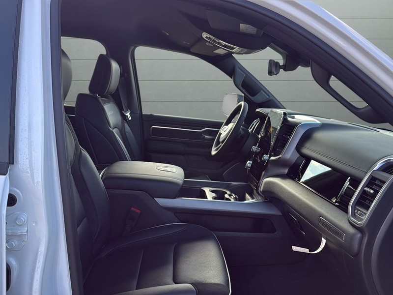 Ram 1500 Vehicle Full-screen Gallery Image 15