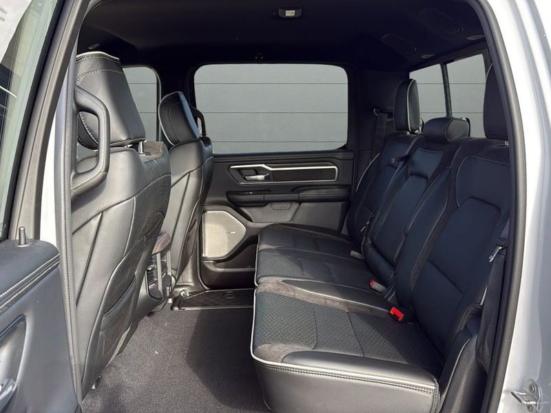 Ram 1500 Vehicle Full-screen Gallery Image 16