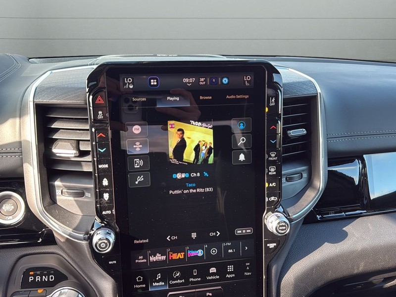 Ram 1500 Vehicle Full-screen Gallery Image 21