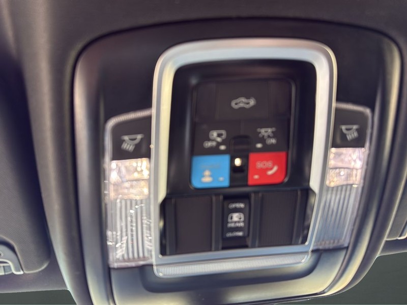 Ram 1500 Vehicle Full-screen Gallery Image 23