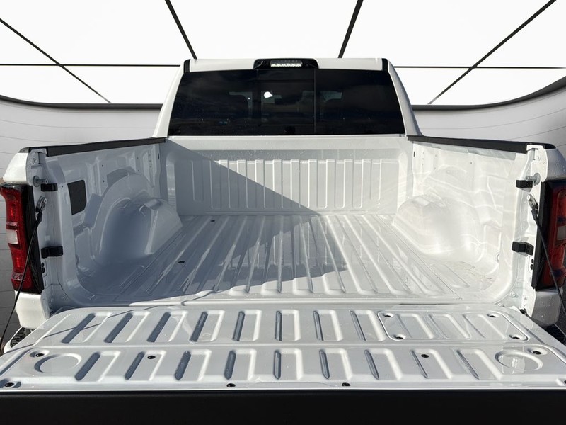 Ram 1500 Vehicle Full-screen Gallery Image 24