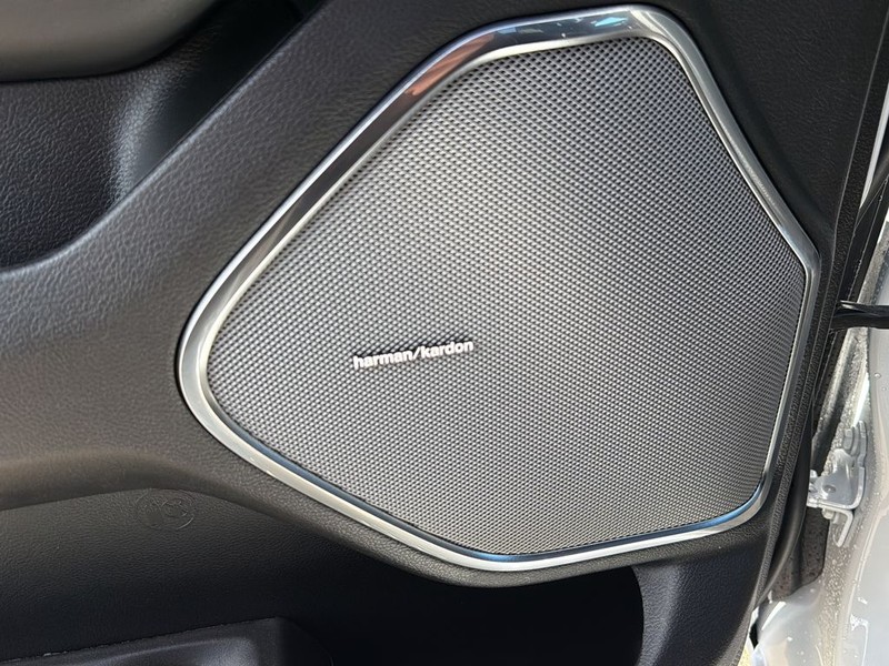 Ram 1500 Vehicle Full-screen Gallery Image 25