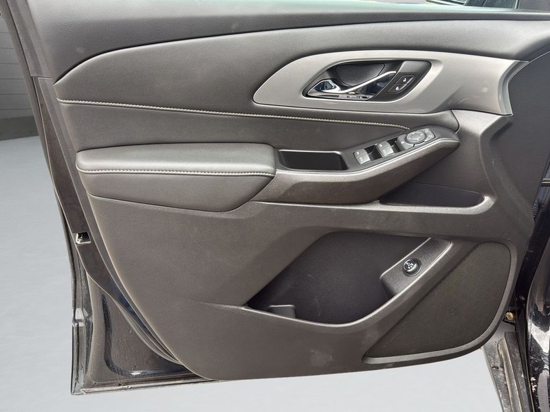 Chevrolet Traverse Vehicle Full-screen Gallery Image 11